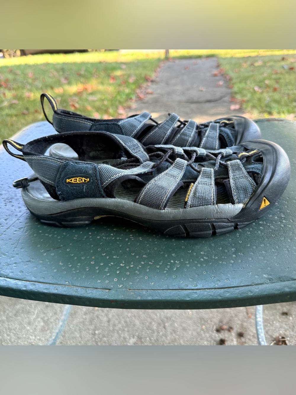 Keen Mens Sz 8 Navy Black Newport H2 Strappy Closed Toe Hiking Sport Sandals